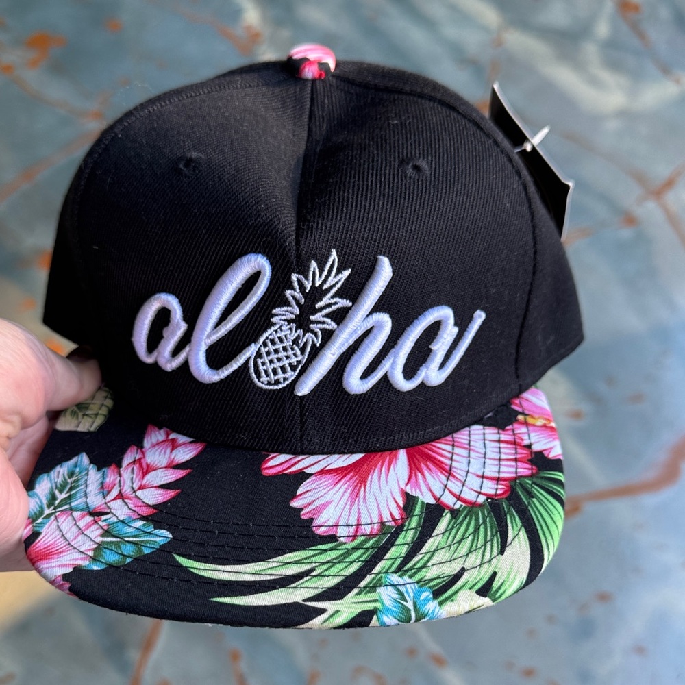 ALOHAS Black Cap with Floral Brim